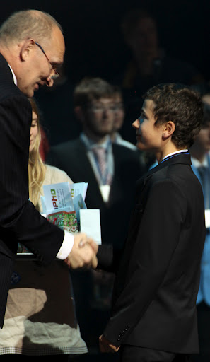 oliver edtmair erhaelt silbermedaille